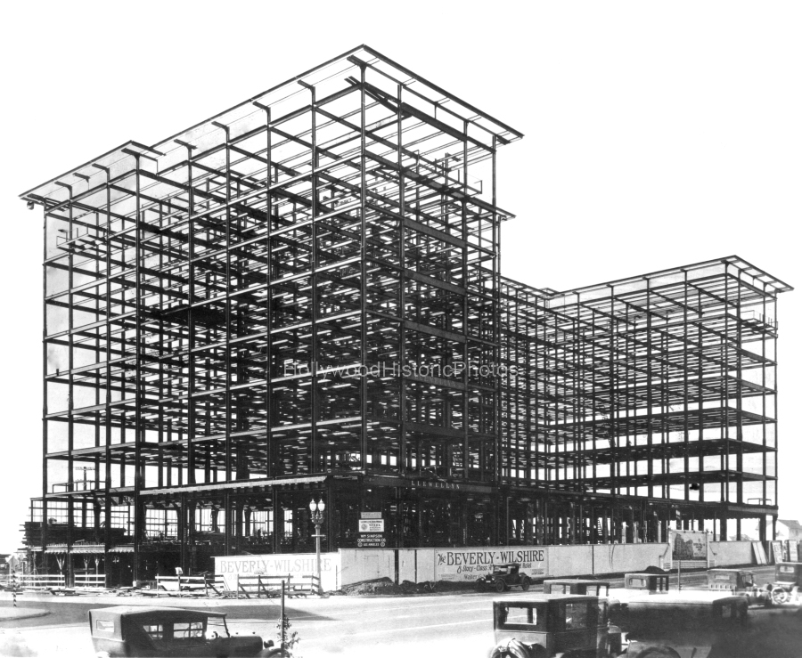 Beverly Wilshire Hotel 1926 Under construction.jpg